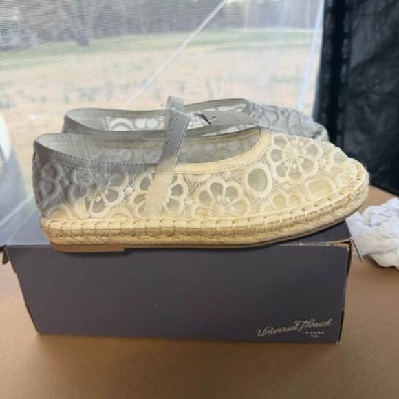 Universal Thread Celia Flats - Picture 3 of 4